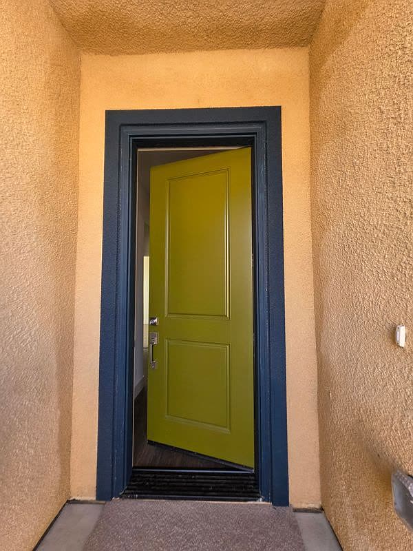 1049 Madrid Ave, Tulare — photo 3 of 17