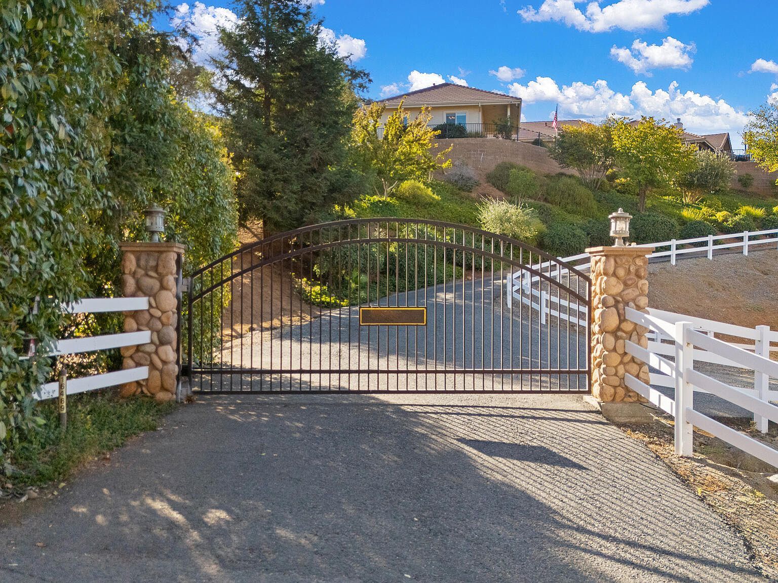 16489 Goat Ranch Rd, Springville — photo 2 of 15