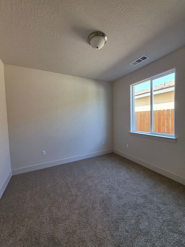 1049 Madrid Ave, Tulare — photo 17 of 17
